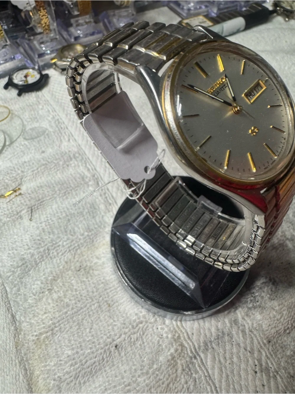 Seiko Two-Tone Silver and Gold Men's Quartz Watch with Day-Date